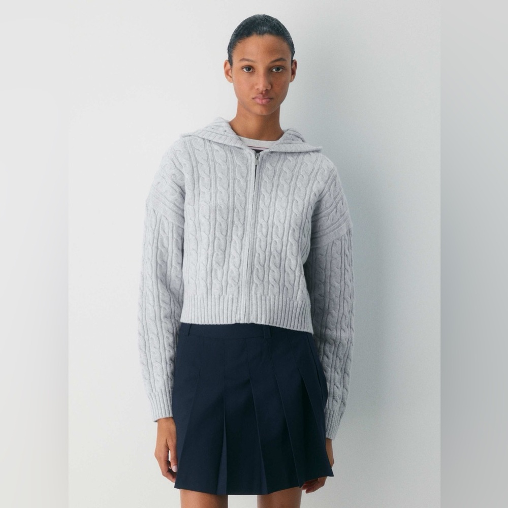 NWT - Aritzia - Sunday Best
Octavia Zip Hoodie - L